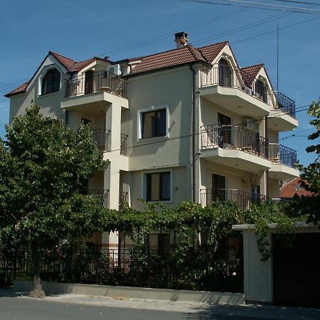 Family Hotel Bellehouse Černomorec Exteriér fotografie